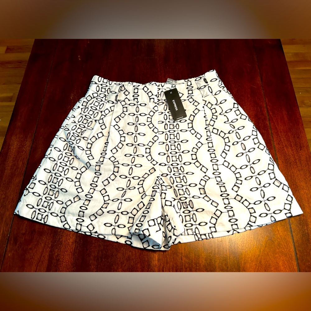 NWT🌷EXPRESS Black & White Geometric Design Shorts